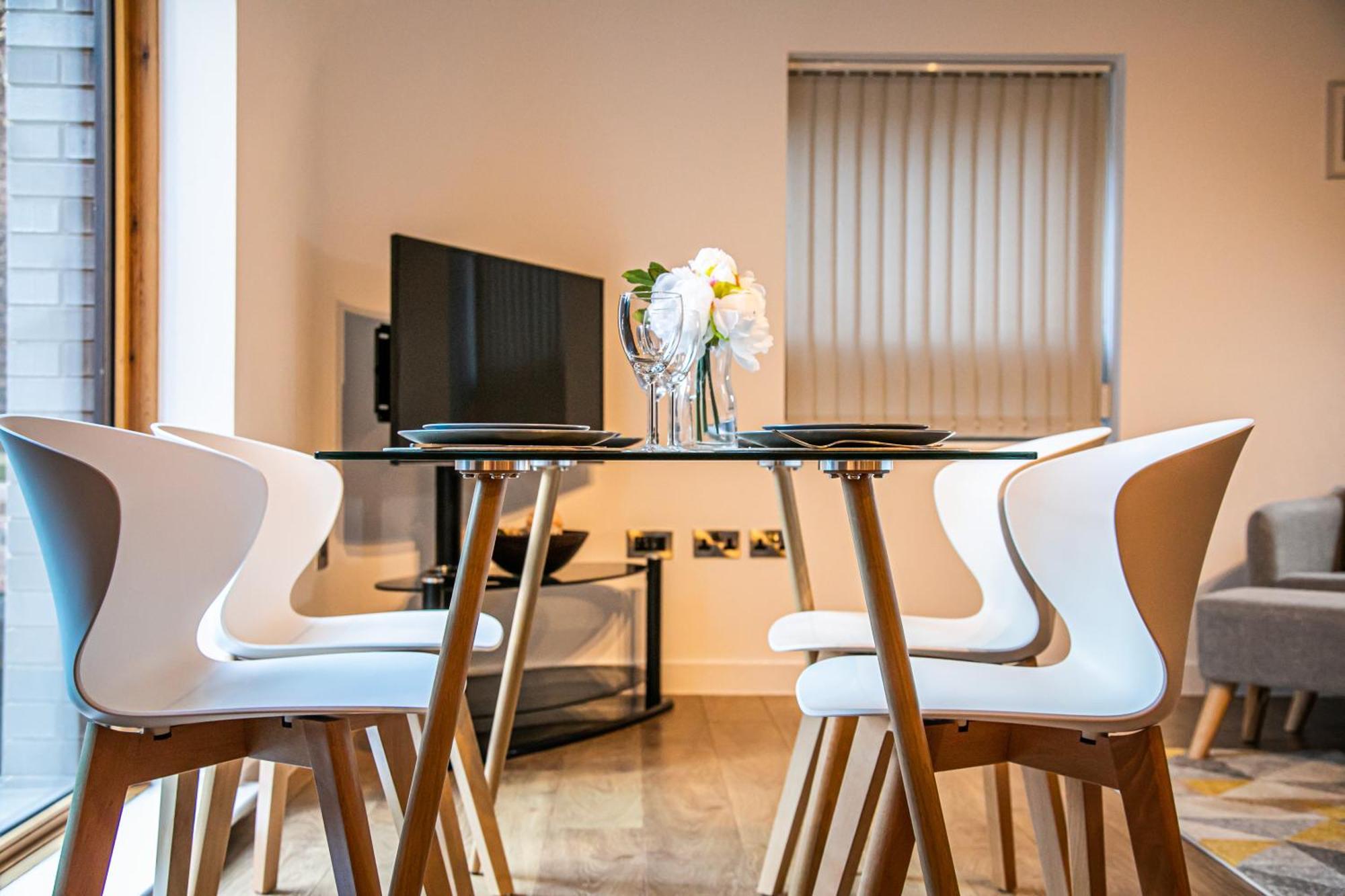 Stylish 2 Bed Apt 18 - City Centre, Free Parking, Espresso Machine & Netflix - Hosted By Stay Host Save Sheffield Exterior photo