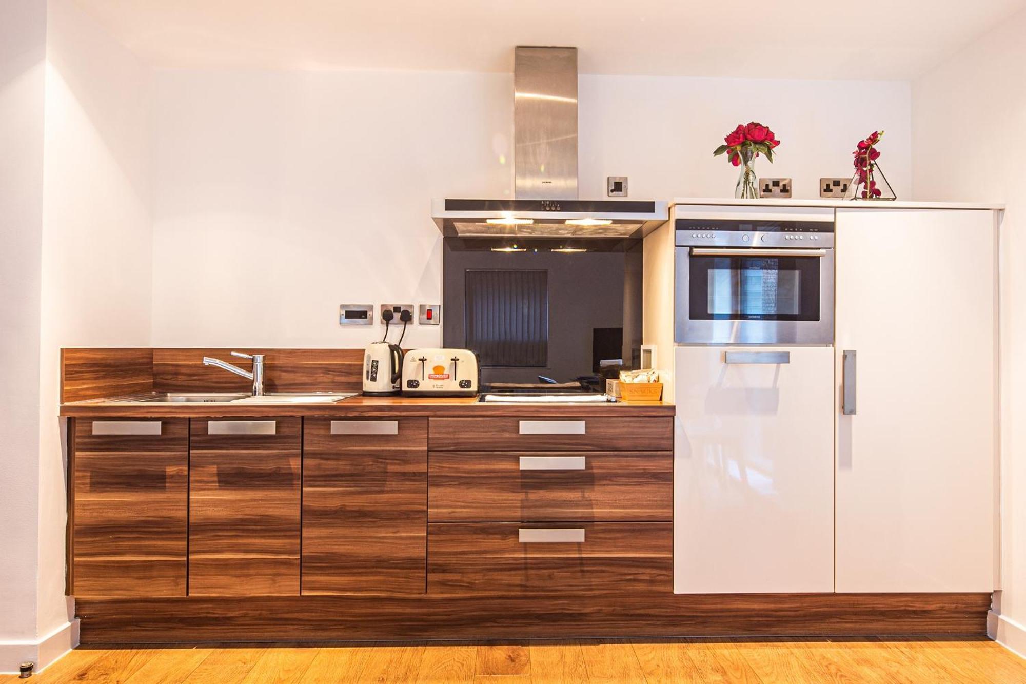 Stylish 2 Bed Apt 18 - City Centre, Free Parking, Espresso Machine & Netflix - Hosted By Stay Host Save Sheffield Exterior photo