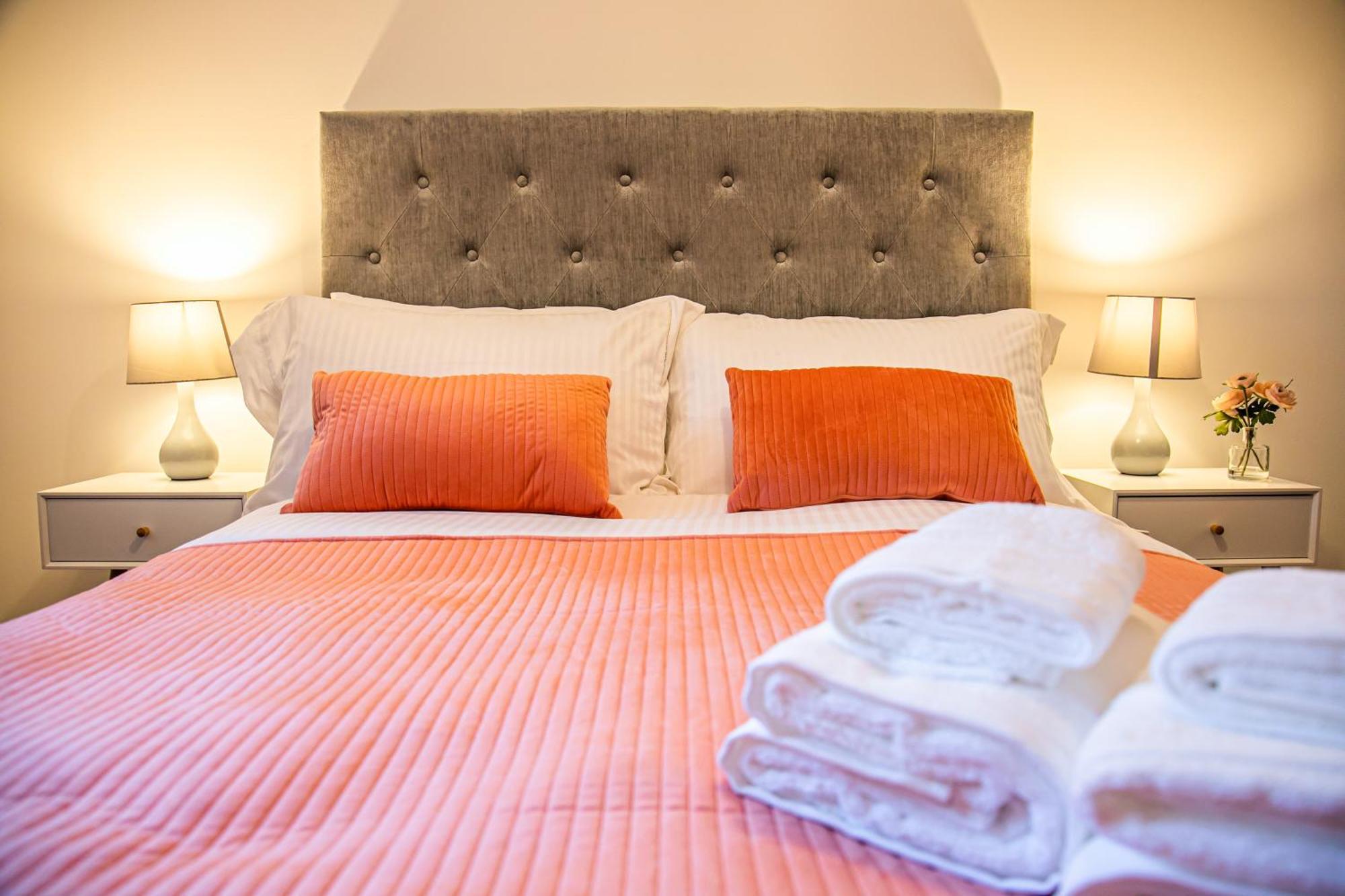 Stylish 2 Bed Apt 18 - City Centre, Free Parking, Espresso Machine & Netflix - Hosted By Stay Host Save Sheffield Exterior photo
